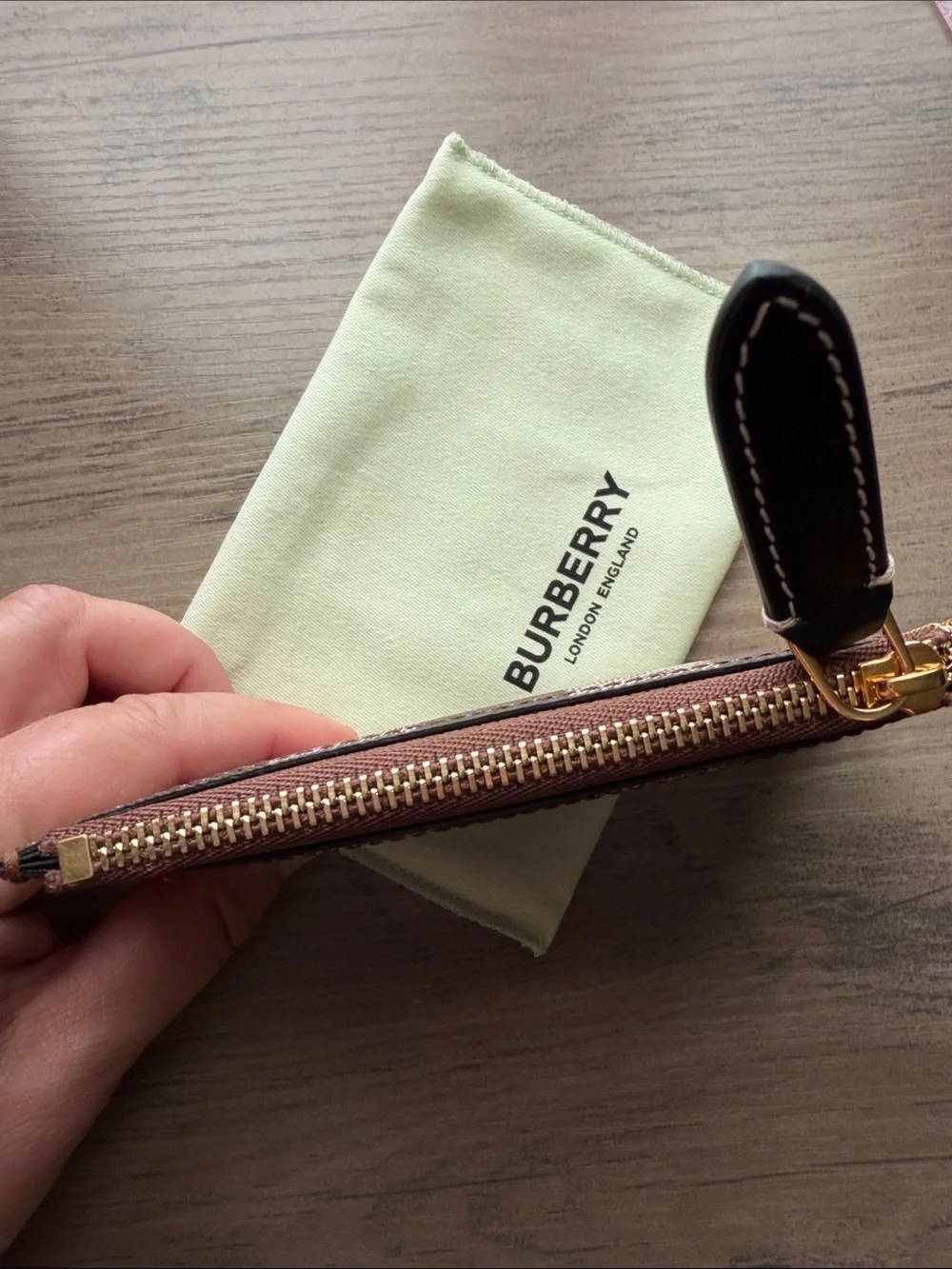 NWT Burberry Kelbrook Birch Brown E-canvas zip cardholder w/ chain